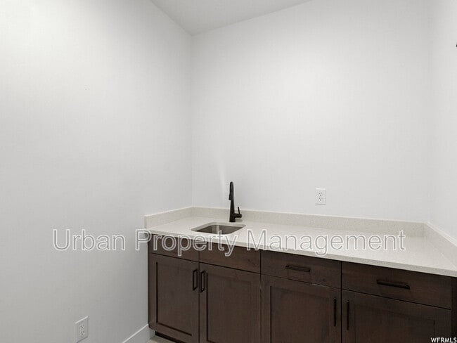 Building Photo - 143 E Verdon Ct