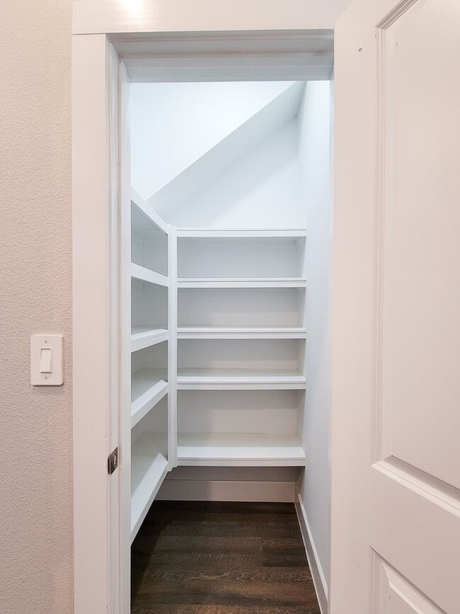 Building Photo - Very functional floor plan, has game room/home office, covered back patio on a big lot. Primary o...