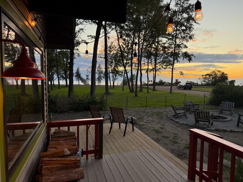 Building Photo - 7258 Beach Dr