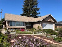 Building Photo - Beautiful home with AC in PRIME Santa Clara location - 3 bd / 2 bath coming soon!