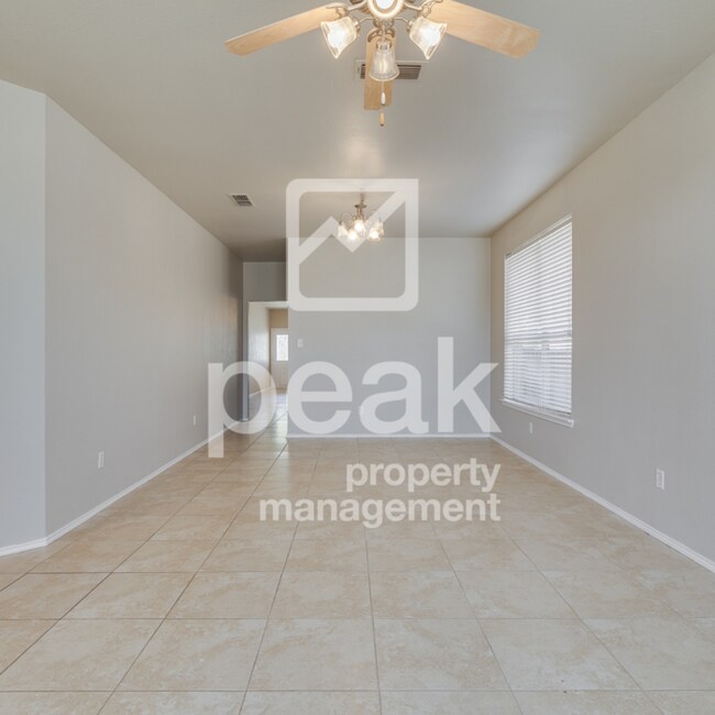 Building Photo - 4 Bedroom/2 Bathroom HOME FOR LEASE! Just ...