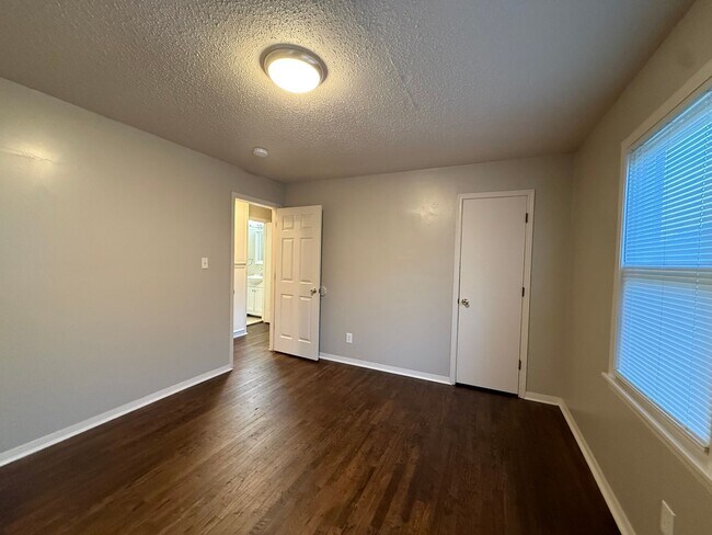 Building Photo - 4509 S Handley Ave