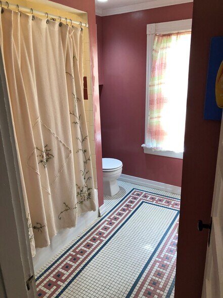 Building Photo - 55 Everett St