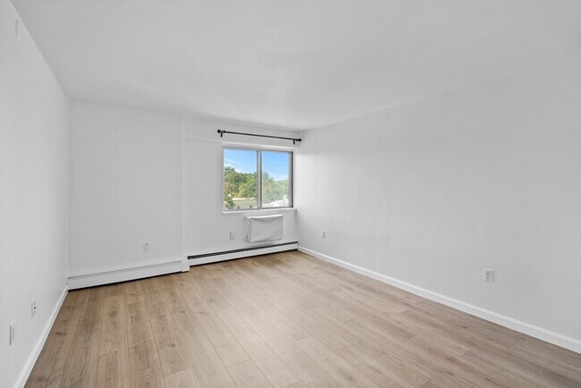 Building Photo - 1025 Hancock St