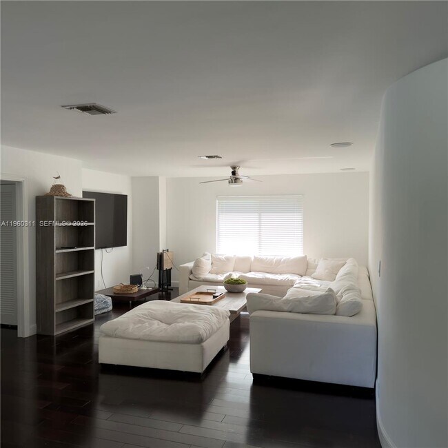 Building Photo - 11030 SW 42nd Ct