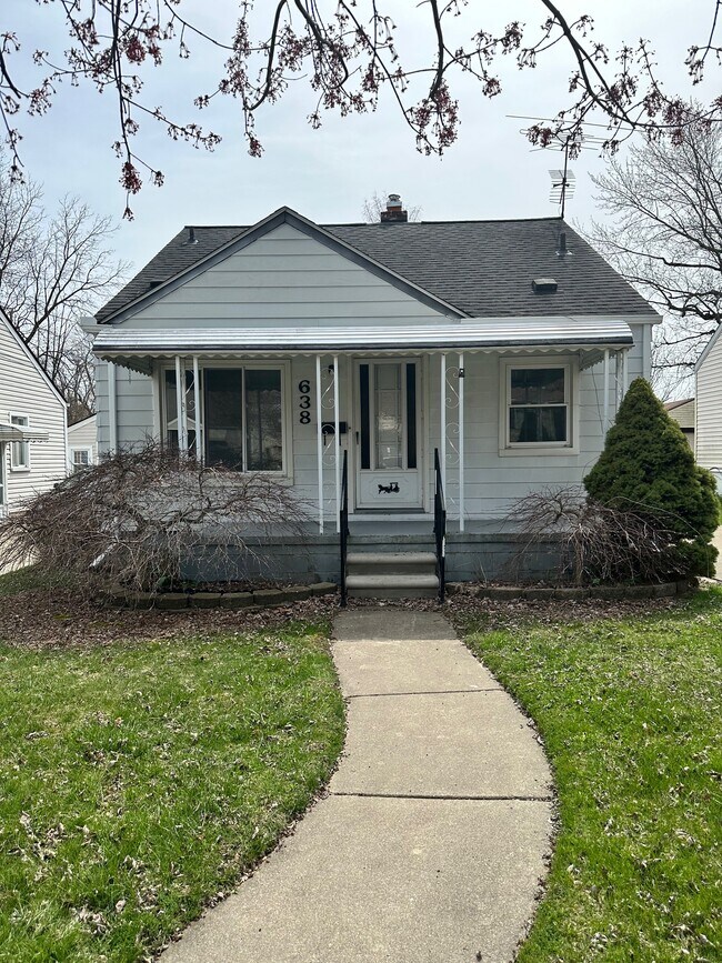 Primary Photo - 638 E Tennyson Ave