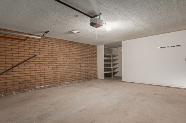 Building Photo - Charming 3-Bedroom Mid-Century Gem in the ...