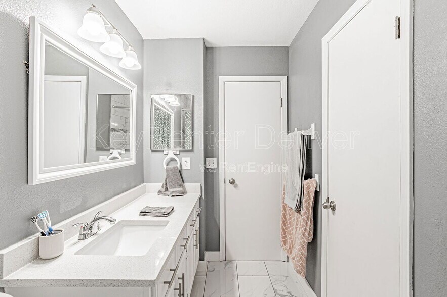 Building Photo - 18747 E Carmel Cir