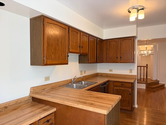 Building Photo - 251 Coventry Cir