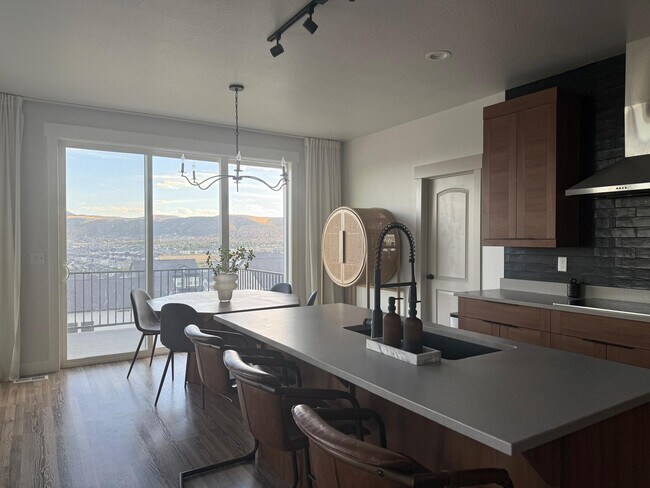 Building Photo - 1743 Olympus Dr