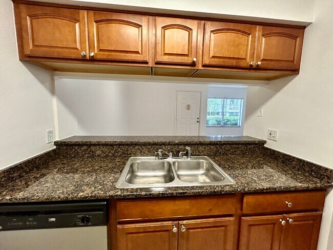 Building Photo - 5440 S MacDill Ave