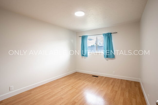 Building Photo - 338 Cedarwood Dr
