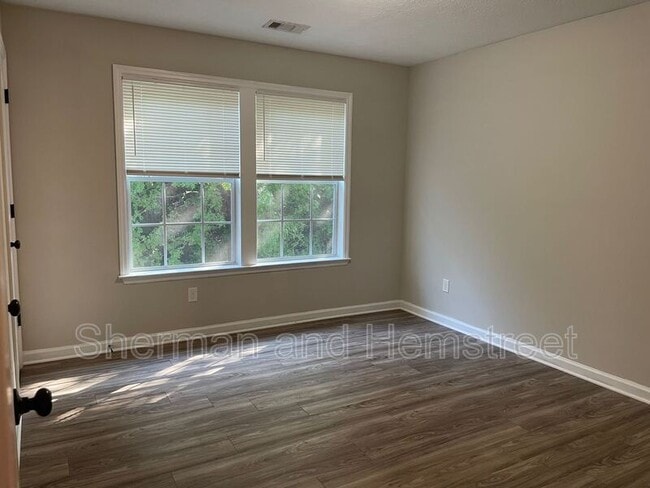 Building Photo - 3800 London Ct SW