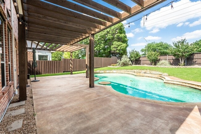 Building Photo - 4738 Coyote Trail