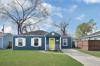 Building Photo - 7710 Erath St