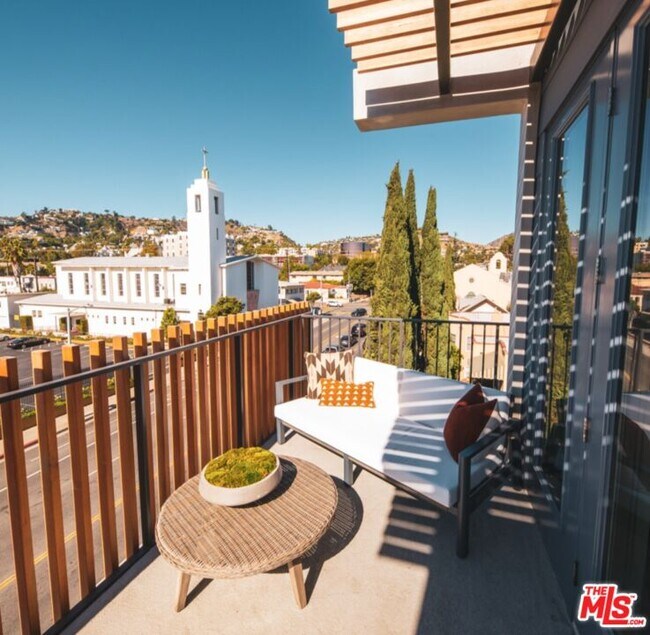 Building Photo - 1250 N Fairfax Ave