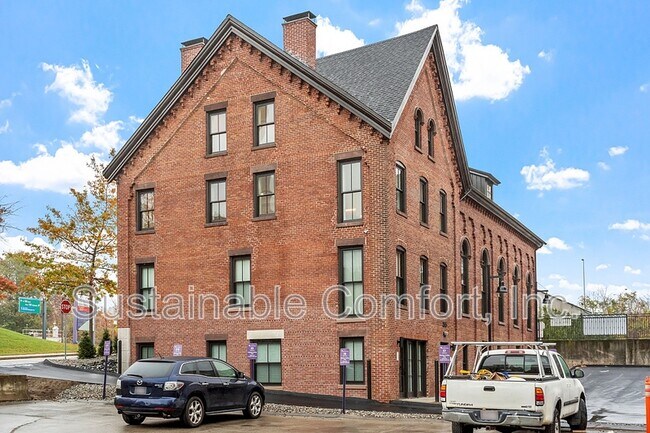 Building Photo - 205 Summer St