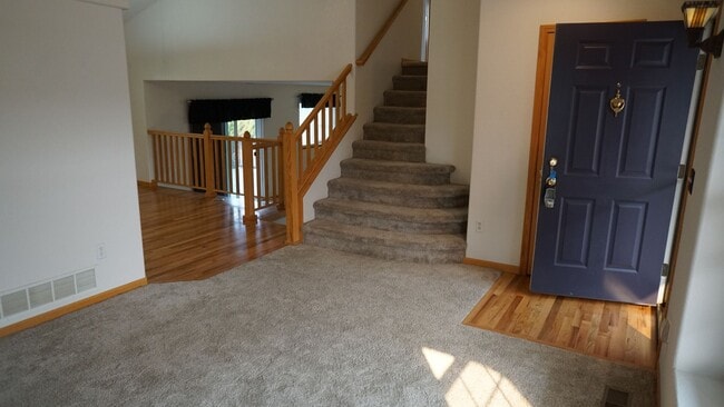 Building Photo - Spacious 3 bed 2.5 Bath, Split-Level Home in South Fort Collins!
