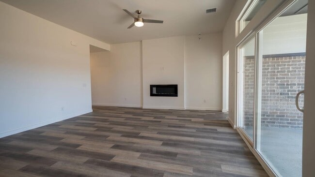 Building Photo - Modern Home in East Edmond + 4 bed + 3.5 bath + 3 Car Garage