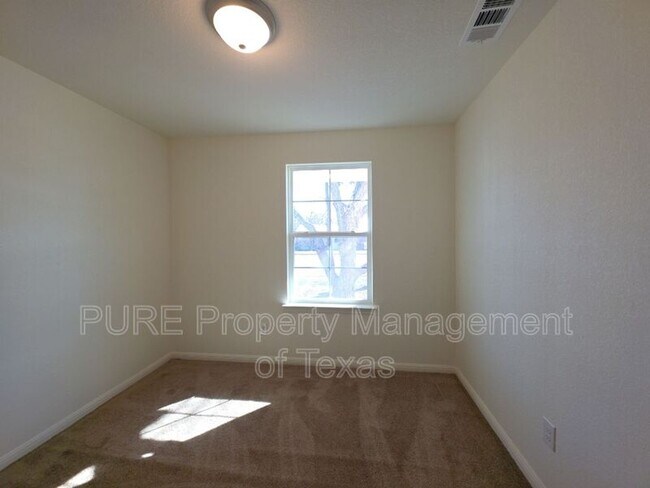 Building Photo - 2002 W 2nd St