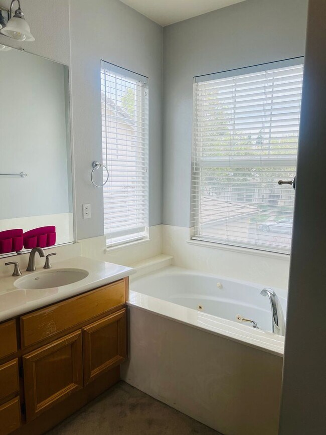 Building Photo - NORTH SAN JOSE - Spacious two story home w...