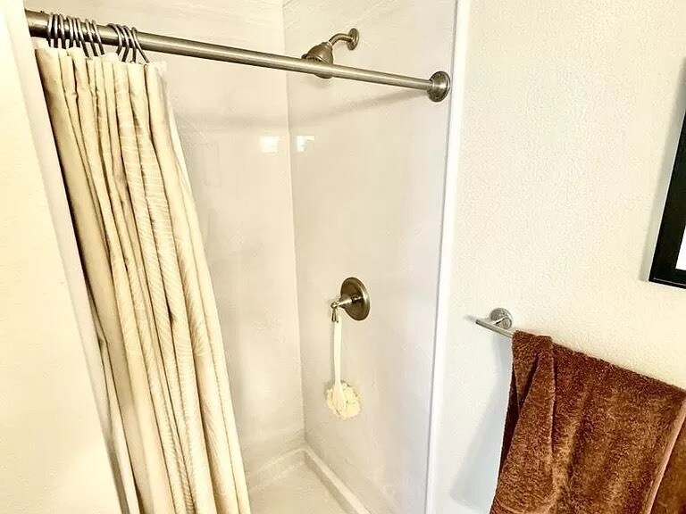 Building Photo - 4550 Bancroft St