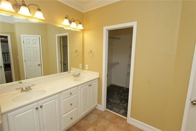 Building Photo - 1360 Eastgate Ct