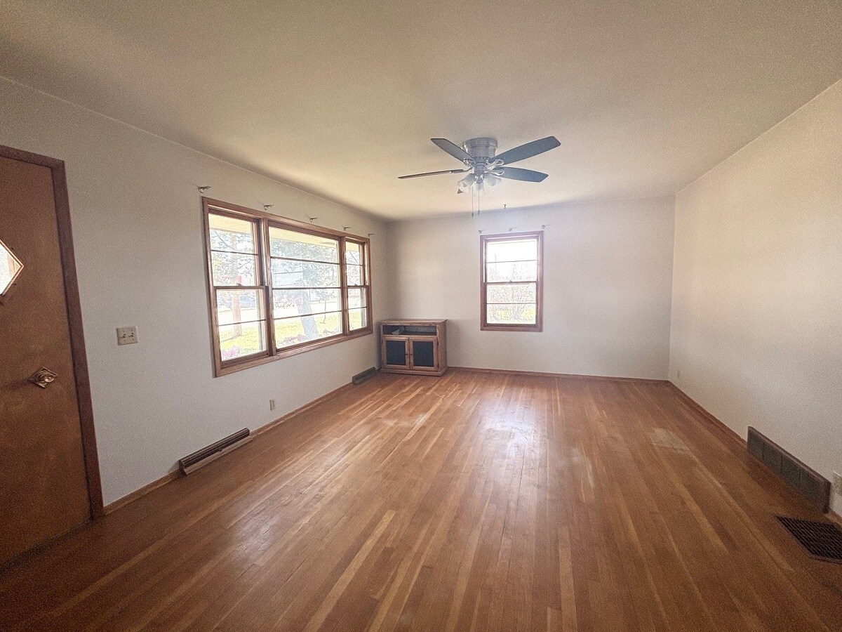 Building Photo - 502 Business 23 S