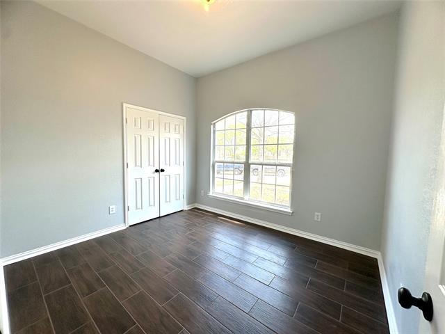 Building Photo - 813 Essex Dr