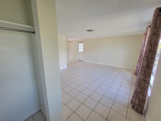 Building Photo - 22353 Buffalo Ave