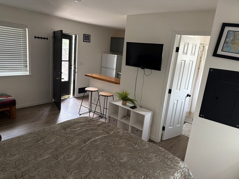 Building Photo - 113 Loretta Ct