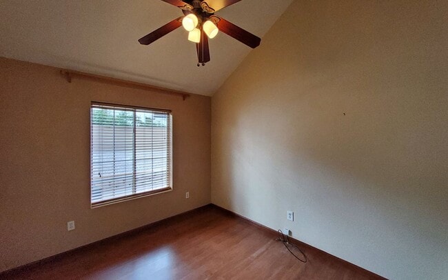 Building Photo - 107 W Sherwood Dr