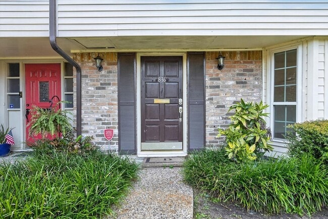 Building Photo - 836 Wax Myrtle Ln
