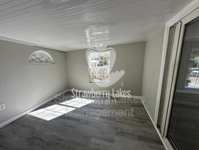 Building Photo - 4210 Leonard St