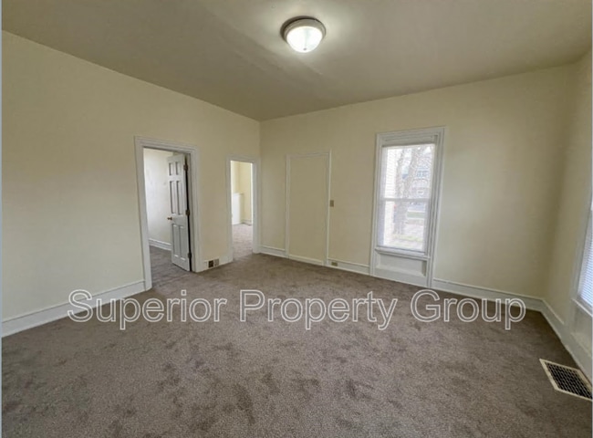 Building Photo - 416 S Locust St