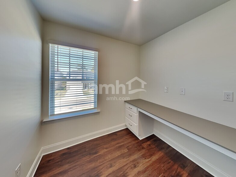 Building Photo - 136 Hazel Pk Dr