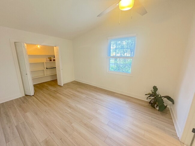 Building Photo - 322 Tanglewood Rd