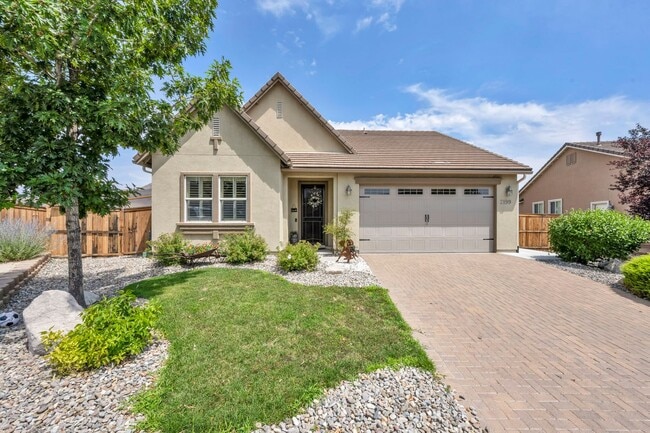 Building Photo - FULLY FURNISHED home with all utilities included and flexible lease options available.