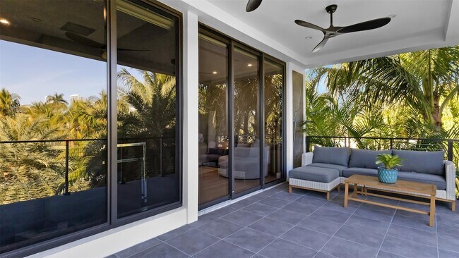 Building Photo - 823 Ponce de Leon Dr