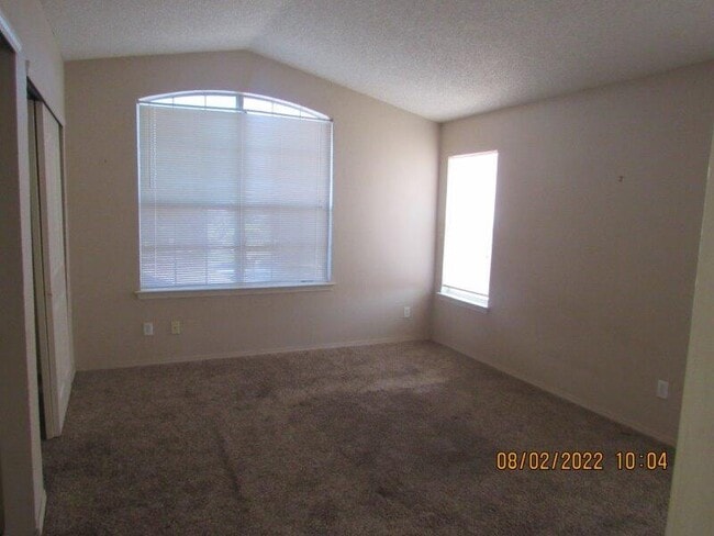 Building Photo - 1600 Hartsdale Dr