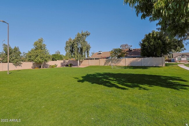 Building Photo - 2 Bedroom 2 Bathroom with a 2 Car Garage f...