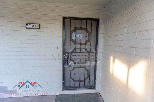 Building Photo - 5706 E Des Moines St