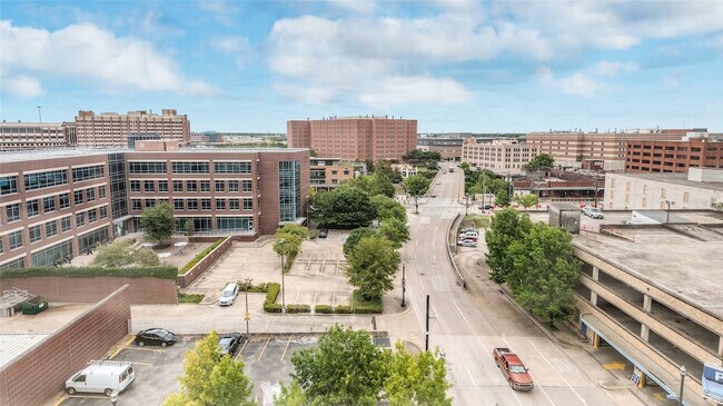 Building Photo - 201 Main St