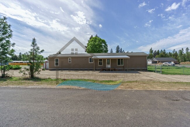 Building Photo - 5563 E Grove Ave