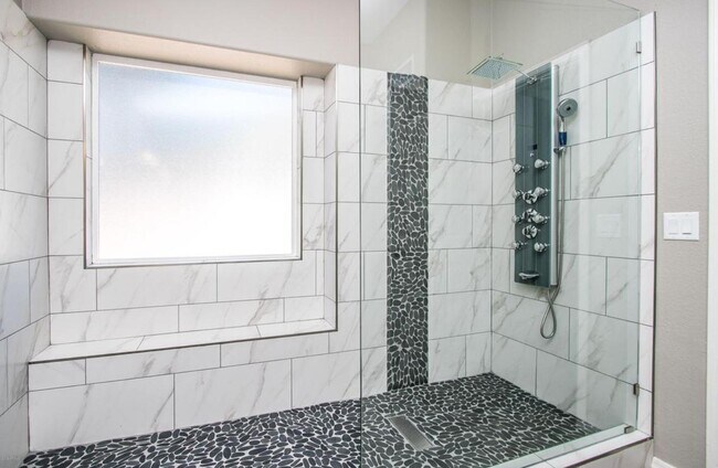 Building Photo - 3948 E Stanford Ave