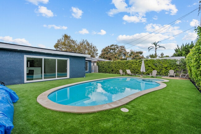 Building Photo - 10144 Gaviota Ave