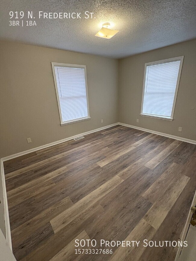 Building Photo - 919 N Frederick St