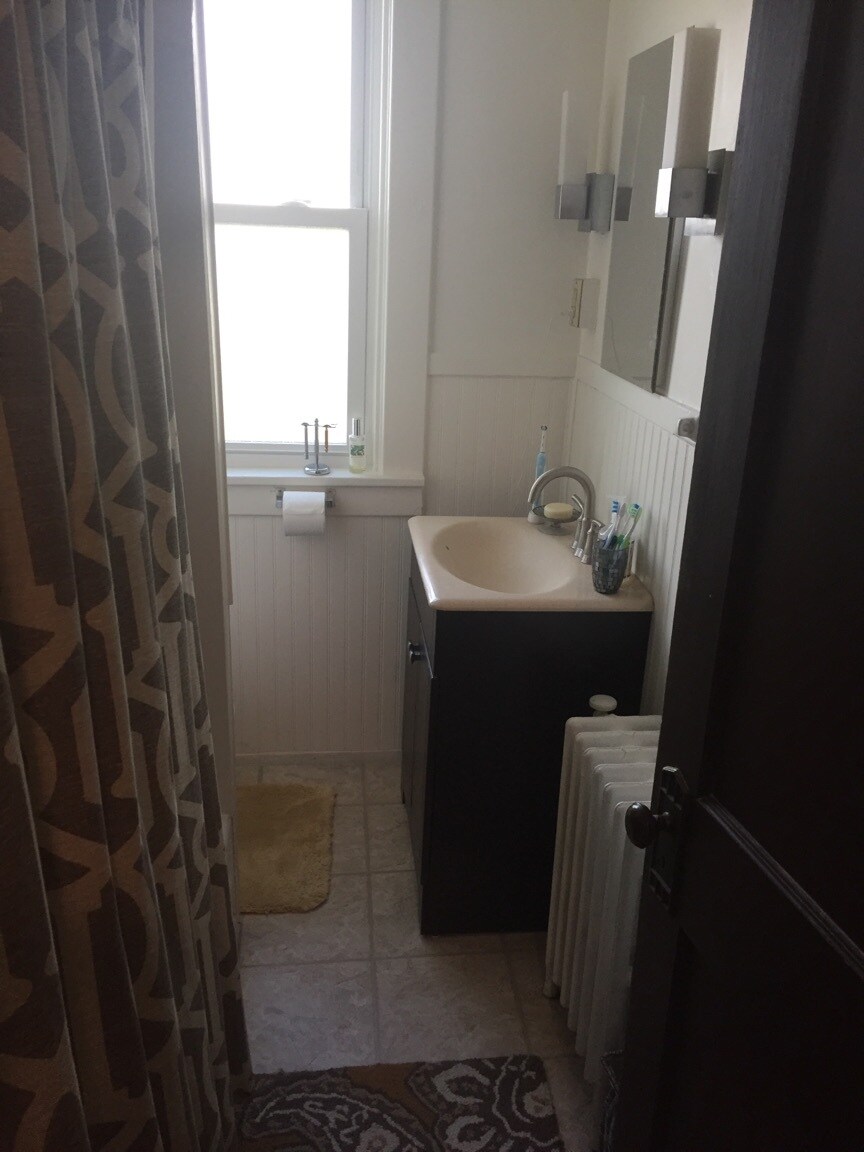 Bathroom - 2916 Mattern Ave