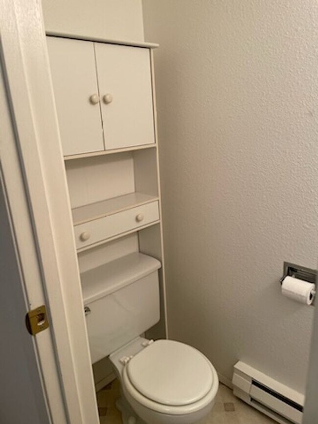 Building Photo - $500 Move In Special! University Place Gro...