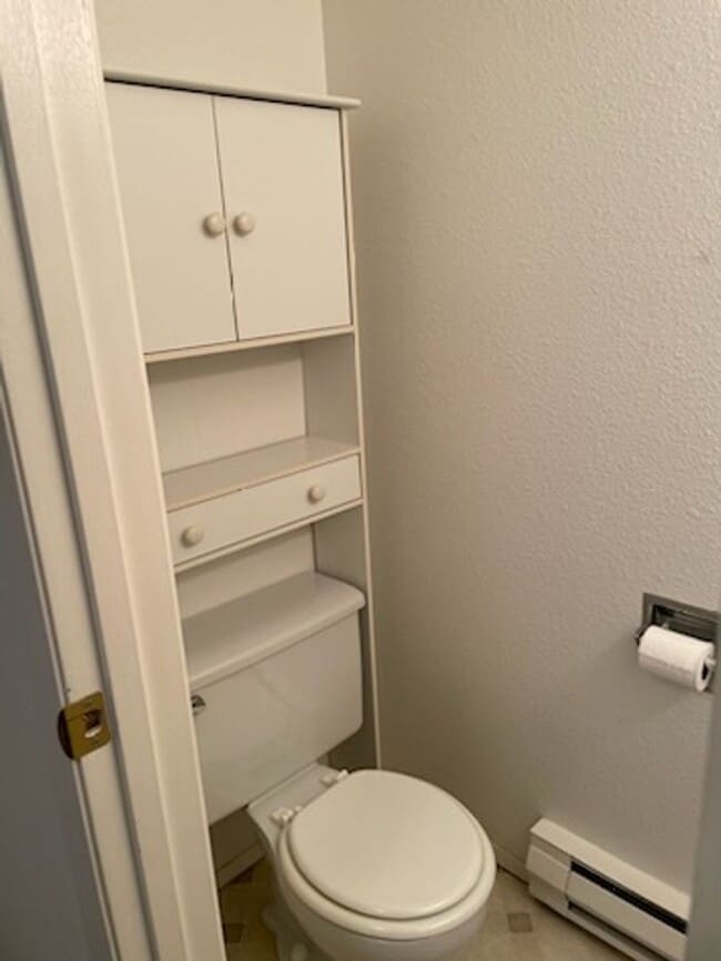 Building Photo - University Place Ground Floor Apartment Ho...